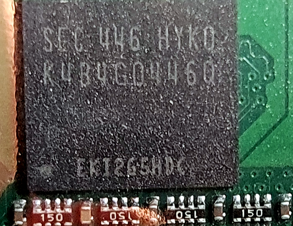 Kość pamięci DDR3L.png